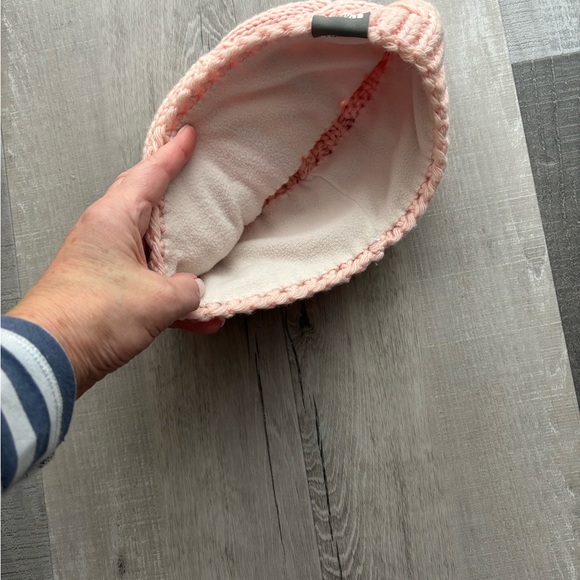 Cute cable Northface beanie fleece lined warm and cute - Picture 2 of 3